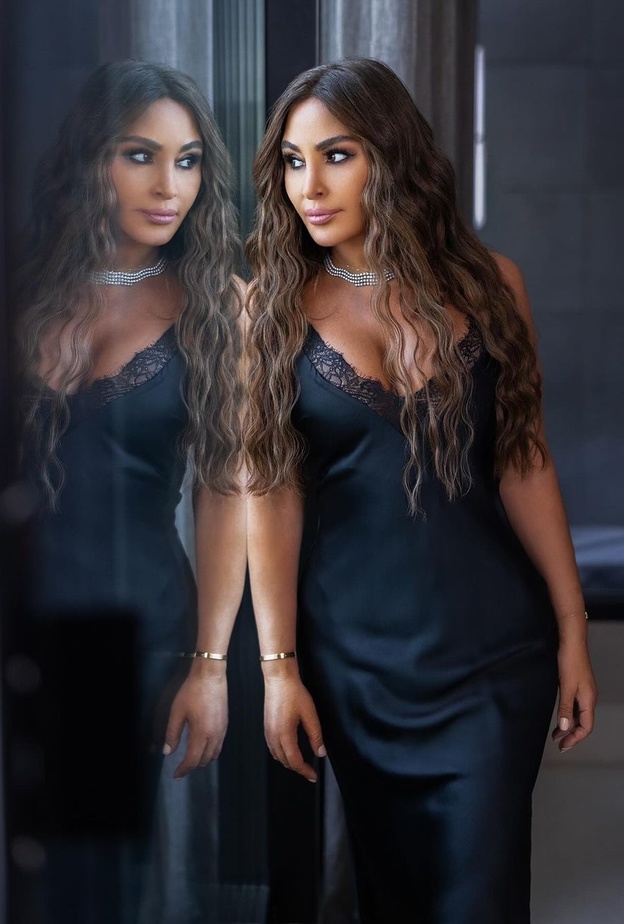 في أكتوبر الوردي.. تعرفي على تصاميم مجوهرات نجمات العالم اللاتي حاربن سرطان الثدي بشجاعة 