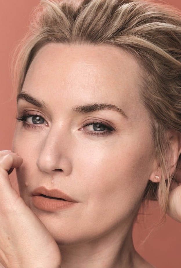 كيف أضافت تصاميم المجوهرات الفاخرة رونقا خاصا على إطلالات كيت وينسلت نجمة Titanic؟