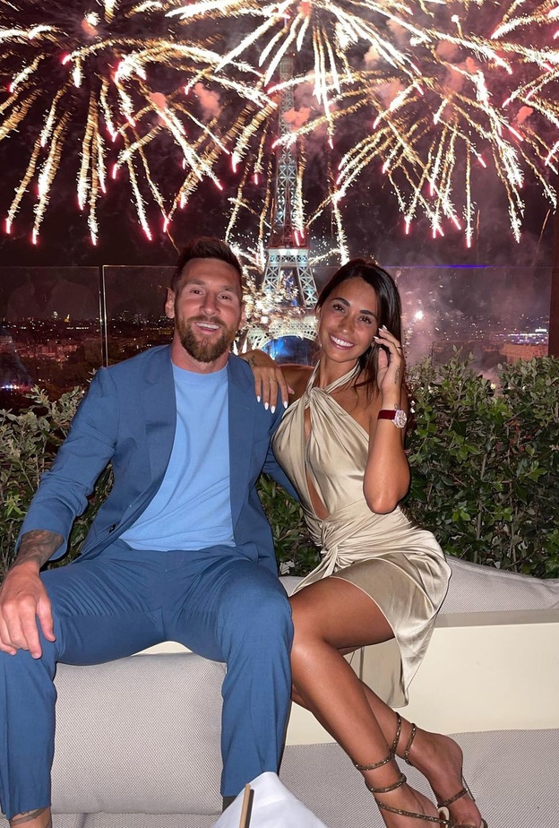ماذا يوجد في صندوق مجوهرات أنتونيلا روكوزو زوجة ميسي Messi أيقونة برشلونة ولاعب إنتر ميامي الحالي؟
