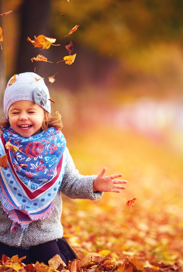 ملابس الطفل في الخريف يجب أن تحقق وقايته من نزلات البرد