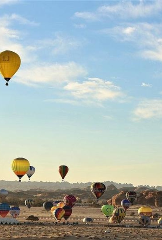5 مغامرات استثنائية تنتظرك في مهرجان سماء العلا.. تعرفي عليها