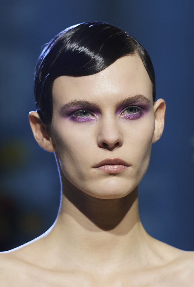 المكياج الأرجواني موضة خريف 2023... إليك الخطوات مع المستحضرات المطلوبة