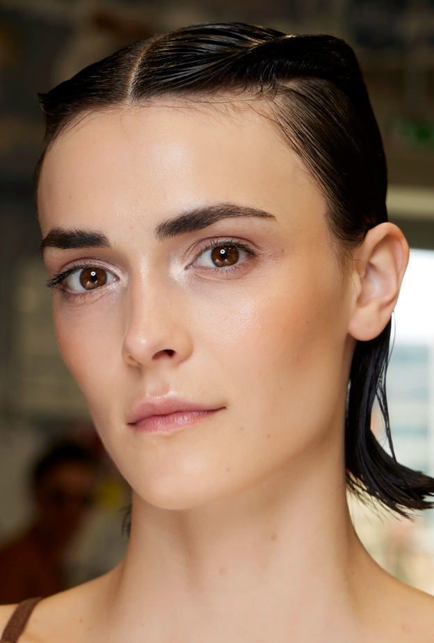 إليك أفضل الحلول للتخلص من النتوءات الصغيرة بعد إزالة الشعر الزائد