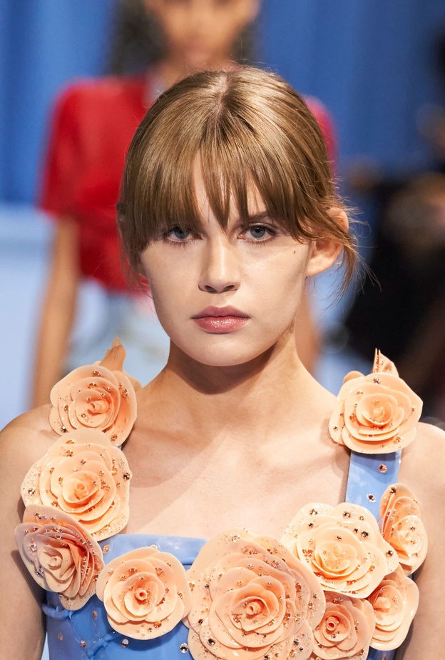 الغرة الأمامية الطويلة والمالسة مع ذيل الحصان من دار Balmain