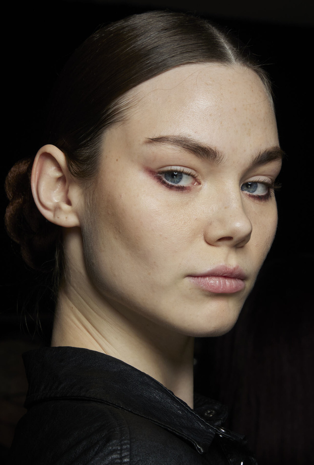 أبرز إتجاهات الخطوط الملونة الجريئة لشتاء 2024.. إليك أفكارنا لتطبيق هذه الصيحات