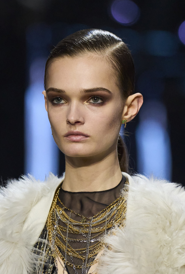 رسمات الظلال البرونزية صيحات بعيدة عن الكلاسيكية