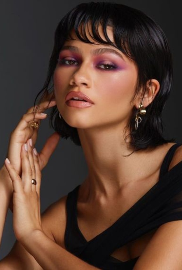 رسمات المكياج الزهري القوي مع البنفسجي من وحي Zendaya-الصورة من حسابها على انستغرام
