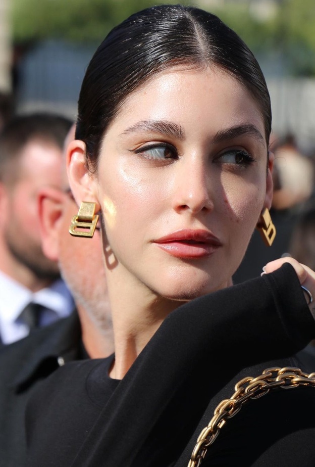 صيحات جمالية للنجمات العربيات ومدونات الجمال في باريس