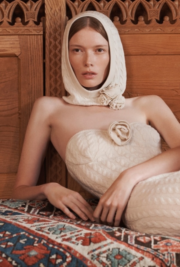 إطلالات بقصات منحوتة من Magda Butrym تجودنها على Mytheresa 