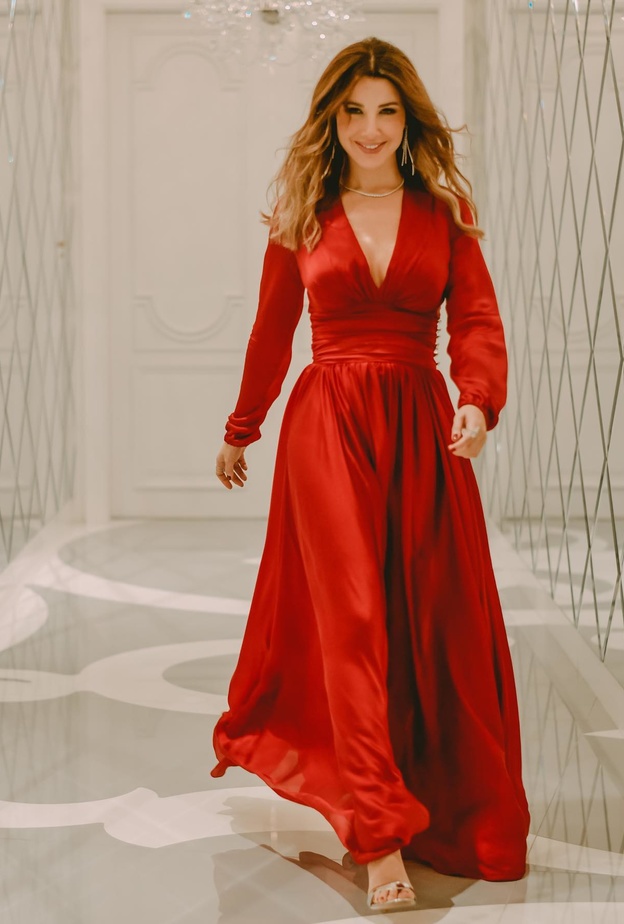 إطلالات نانسي عجرم دليلك لاختيار الأزياء المحتشمة المناسبة لسهرات الخريف 