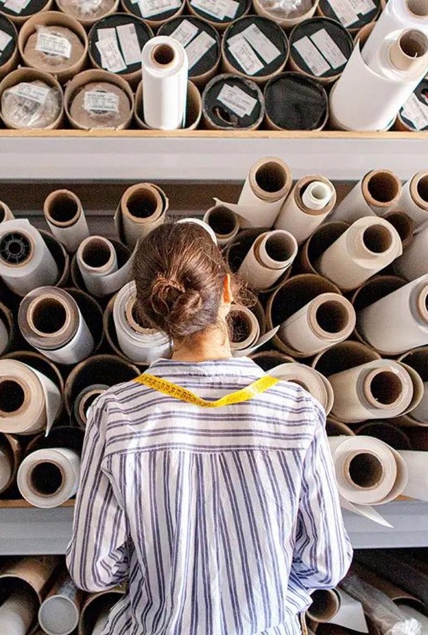 هل تستطيع التكنولوجيا بناء سوق أفضل لأقمشة الموضة غير المستخدمة؟