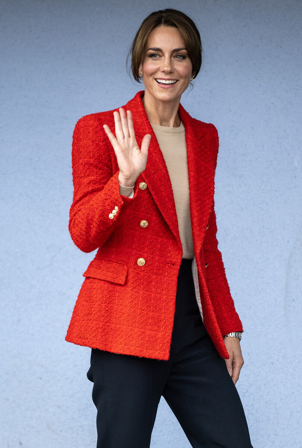 نسقي البليزر الرسمي بين الأسلوب الكلاسيكي والكاجوال من وحي أحدث إطلالات كيت ميدلتون