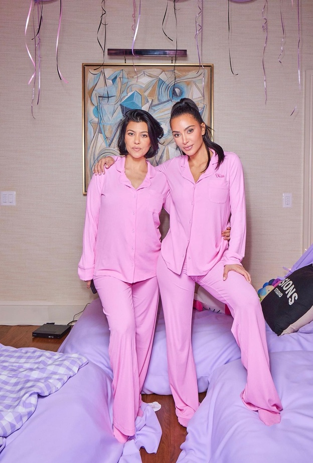 كورتني وكيم كارداشيان.. هل خرجت أزماتهما على الشاشة لتعكر صفو حياتهما الخاصة؟ 