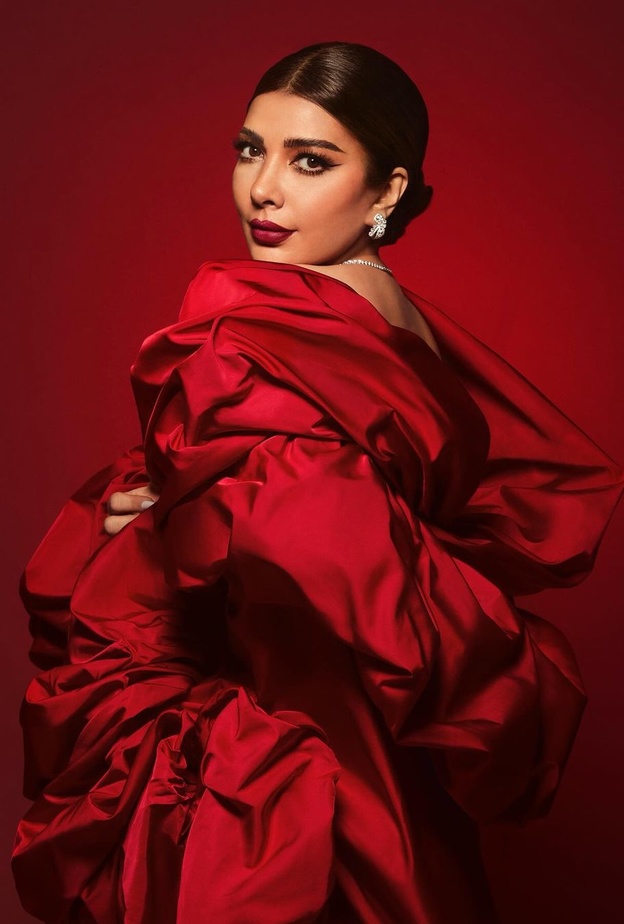 إطلالات دراماتيكية تميزت بها أصالة نصري في اختيارات أزيائها 