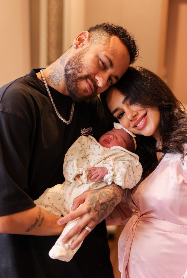 نيمار مع مولودته