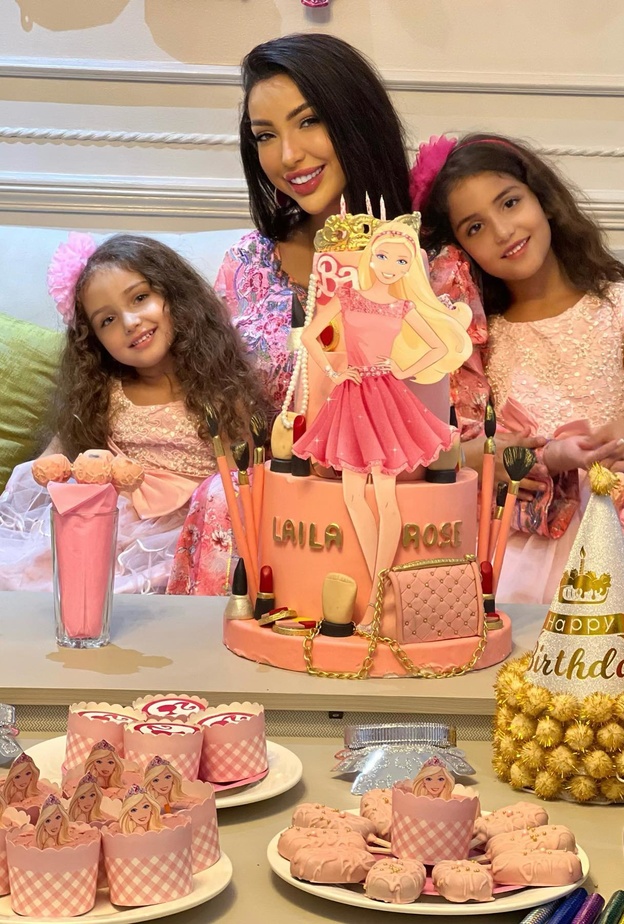 شاهدوا أول ظهور لابنة دنيا بطمة الصغرى في عيد ميلادها الثالث و"عالم باربي" يسيطر على الأجواء