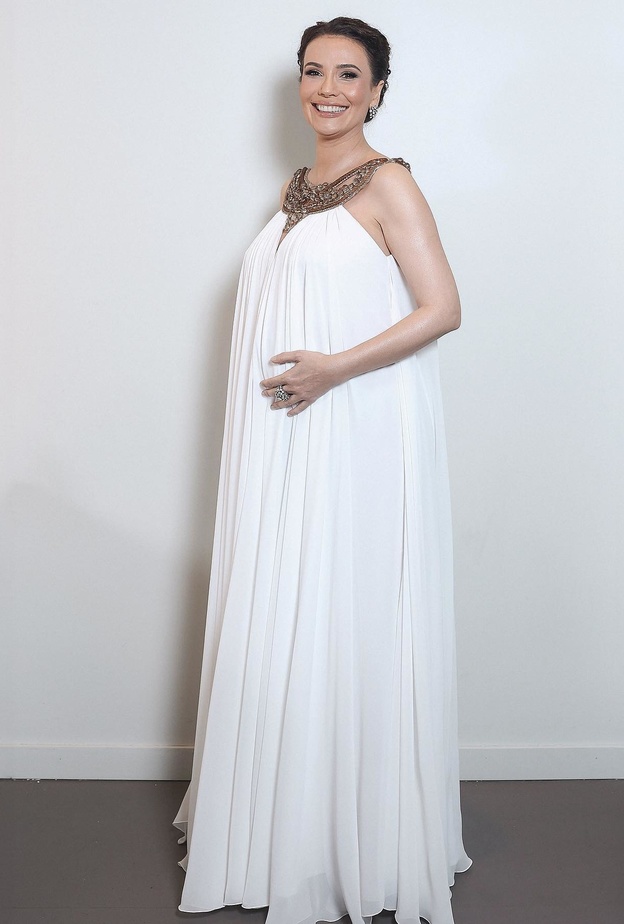 سونغل أودن نجمة مسلسل "نور" تحتفل بحملها الأول بعد 22 عامًا من الانتظار بإطلالات مريحة تلائم المرأة الأربعينية