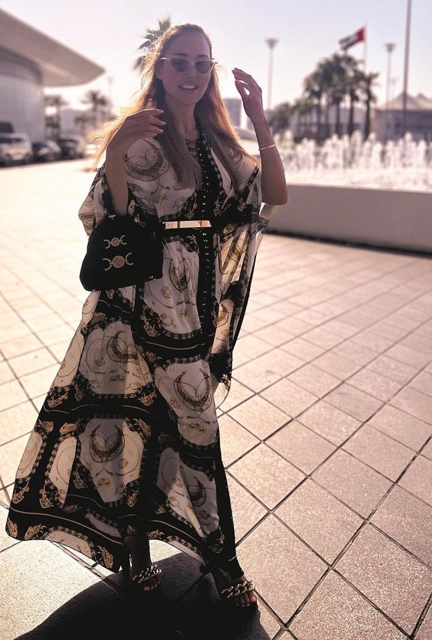 الإطلالات الفضفاضة خيارك الأمثل والمحتشم في سهرات الخريف