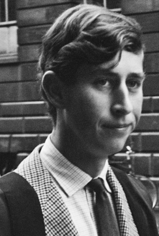 ما الطعام الذي اعتاد الملك تشارلز على تناوله في مدرسته الداخلية في اسكتلندا؟