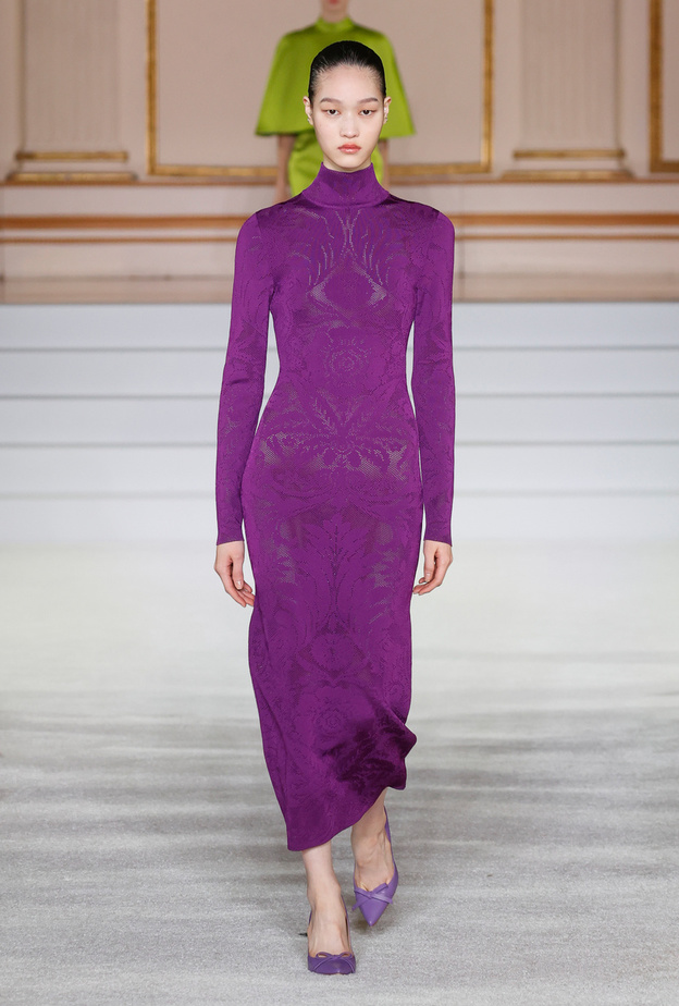 فساتين ساحرة باللون البنفسجي الداكن