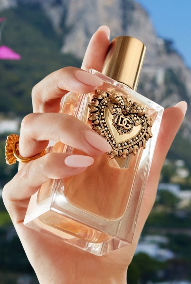 "دولتشي أند غابانا" تكشف عن عطرها الجديد "ديفوشن" Devotion  ..إليك ميزاته
