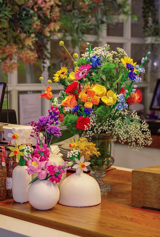 فن جديد من فنون الاسترخاء والسكينة.. زهور LEGO