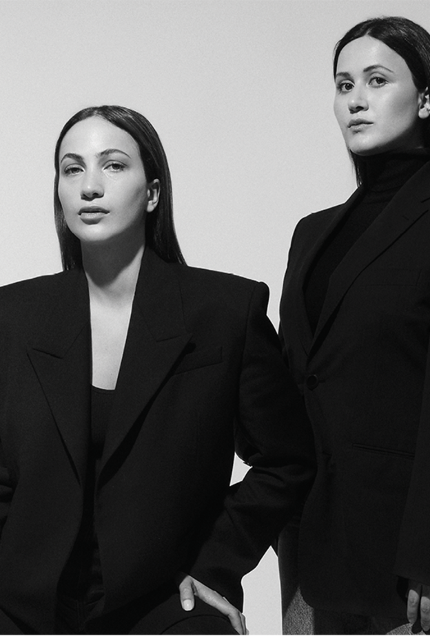 MACH & MACH حيث التفاصيل الكريستالية والصور الظلية الأنثوية