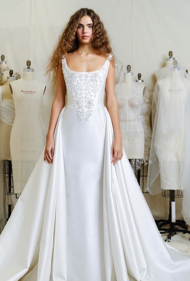 فساتين عروس 2024 مختلفة كليا وهذه أبرز الصيحات من اسبوع الموضة العرائسي في نيويورك