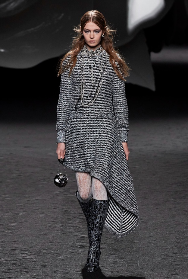 دعي فساتين الصوف تكشف عن أناقتك وتميزك في موسم خريف 2023