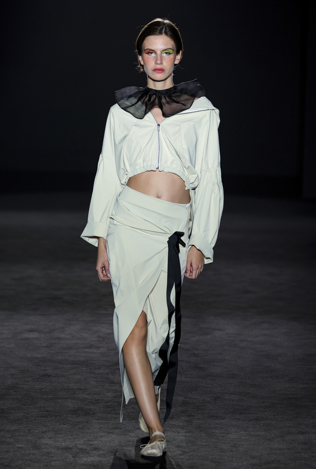 إطلالة من Menchen Tomas