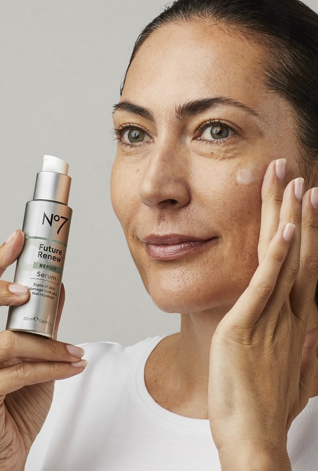 بووتس الشرق الأوسط تطلق مجموعة منتجات العناية بالبشرة فيوتشير رينيو ™NO7 في الإمارات 