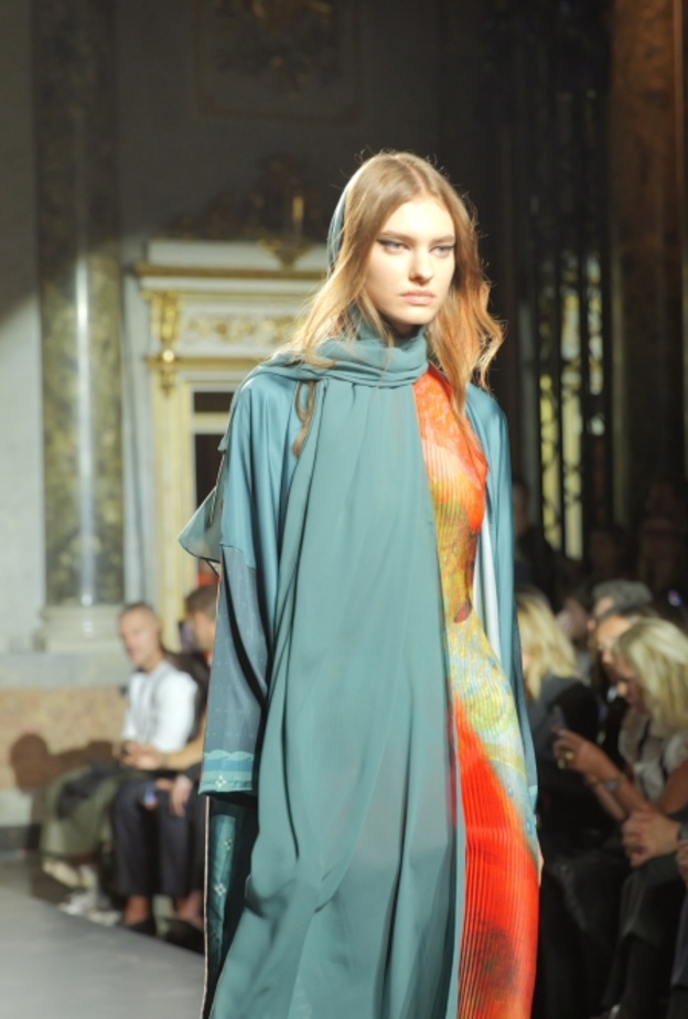 الأزياء السعودية تخطف الأضواء خلال عروض أسبوع ميلانو للموضة في تعاون مشترك بين معرض "وايت ميلانو" و100 براند سعودي