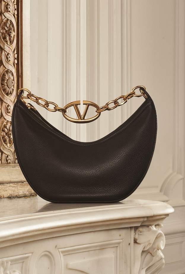 حقيبة "مون" من Valentino Garavani