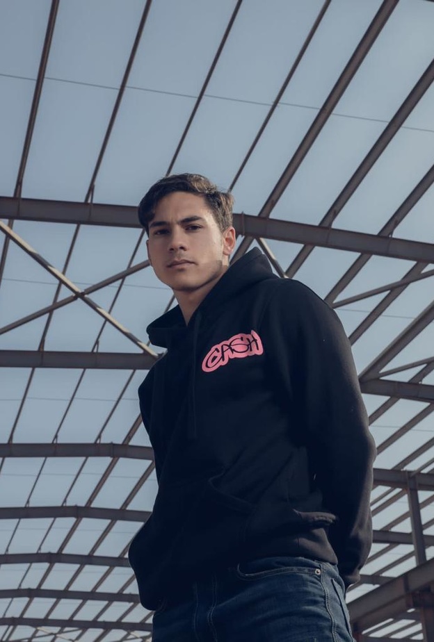 بعد تألقه مع نيللي كريم..  يوسف وهبي ينضم إلى فريق مسلسل "صوت وصورة"