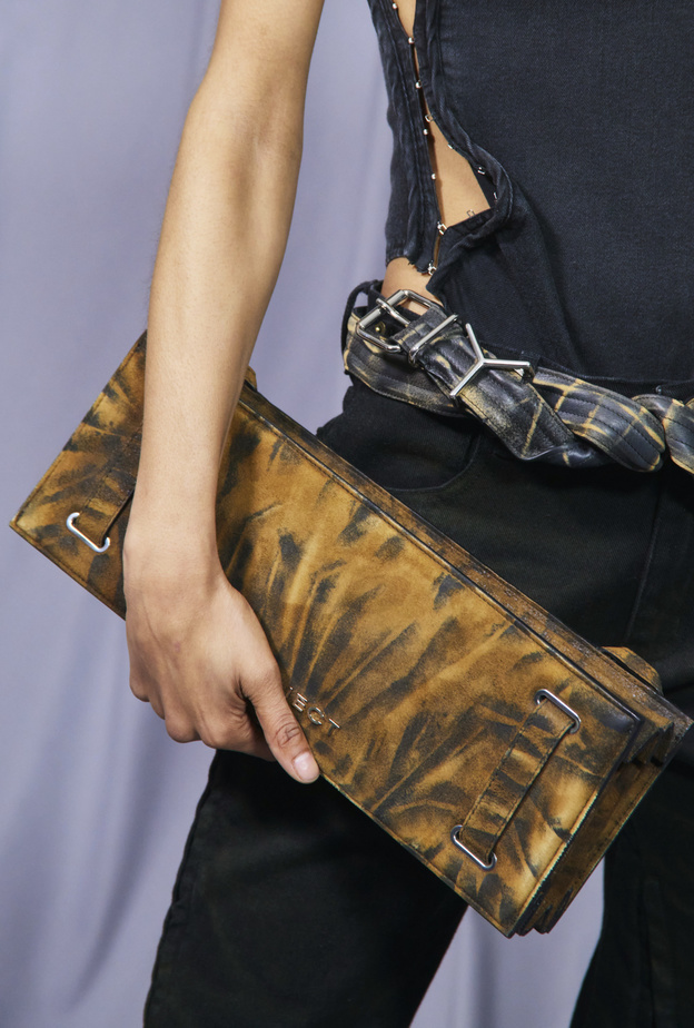 حقائب اليد العريضة الإختيار الأساسي