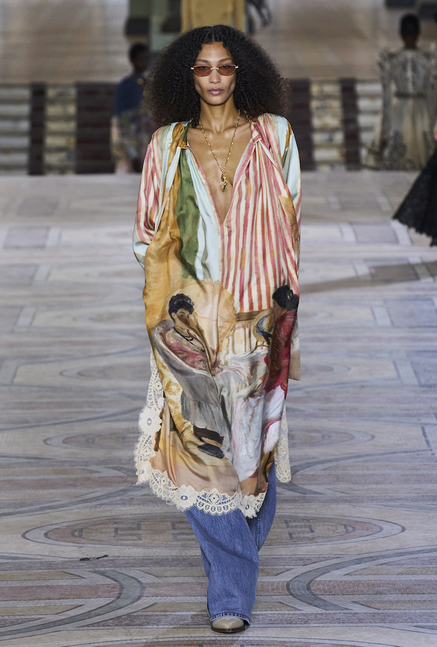 ارتباط الفن والابداع بالموضة من خلال عودة الأزياء البوهيمية في خريف 2023