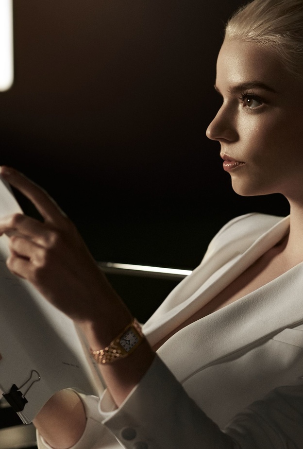 .jpg أنيا تايلور- جوي تتميز بفيلم يعبّر عن تعابير الإتقان في ساعات جيجر- لوكولتر 