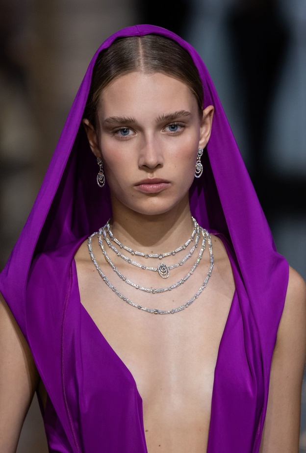 ميسيكا تقدم مجموعة مجوهراتها الراقية في أسبوع الموضة في باريس