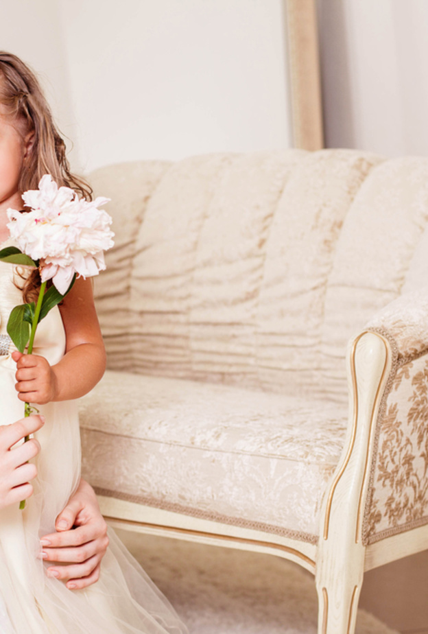 إطلالة الفتيات الصغيرات في الزفاف