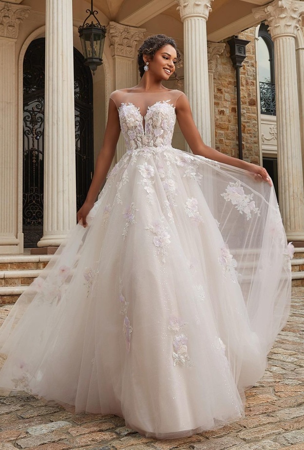 عروس 2024 هذه أبرز صيحات فساتين الزفاف من أسبوع الموضة العرائسي في نيويورك