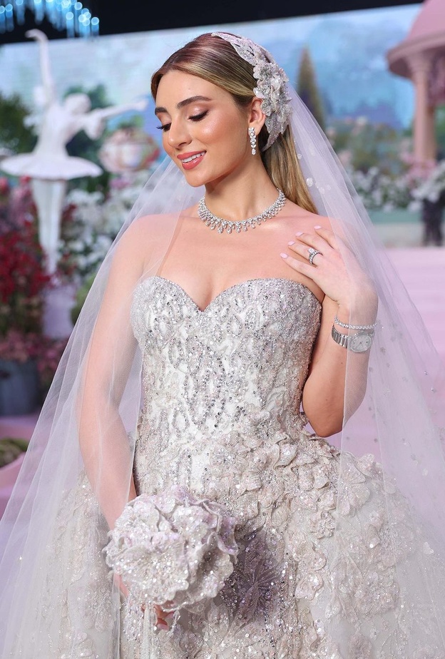 تألقي بأجمل اللمسات الوردية لمكياج حفل زفافك في شهر اكتوبر