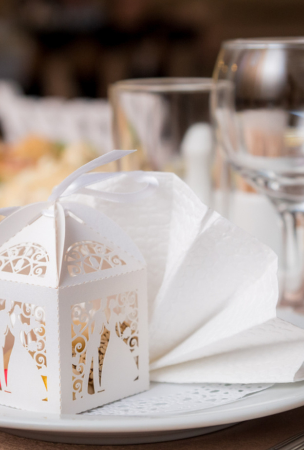 أفكار توزيعات مميزة وبسيطة للزفاف تتناسب مع الحفل