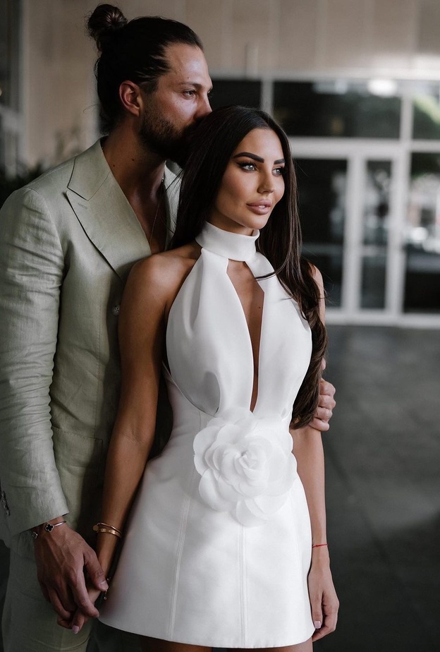 تامر نجم مع زوجته