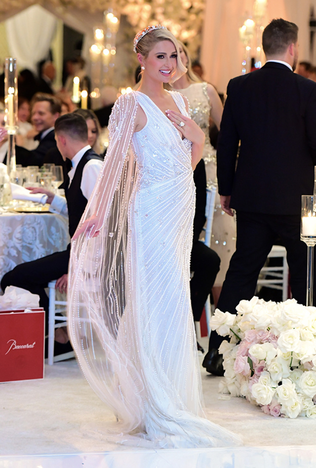 باريس هيلتون تملك 45 فستان زفاف... ولبست 6 منهم فقط!