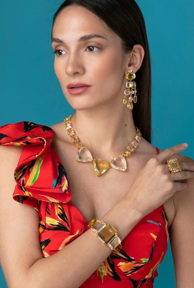 إلى أي عصر تعود موضة التزيّن بأقراط الأذن؟