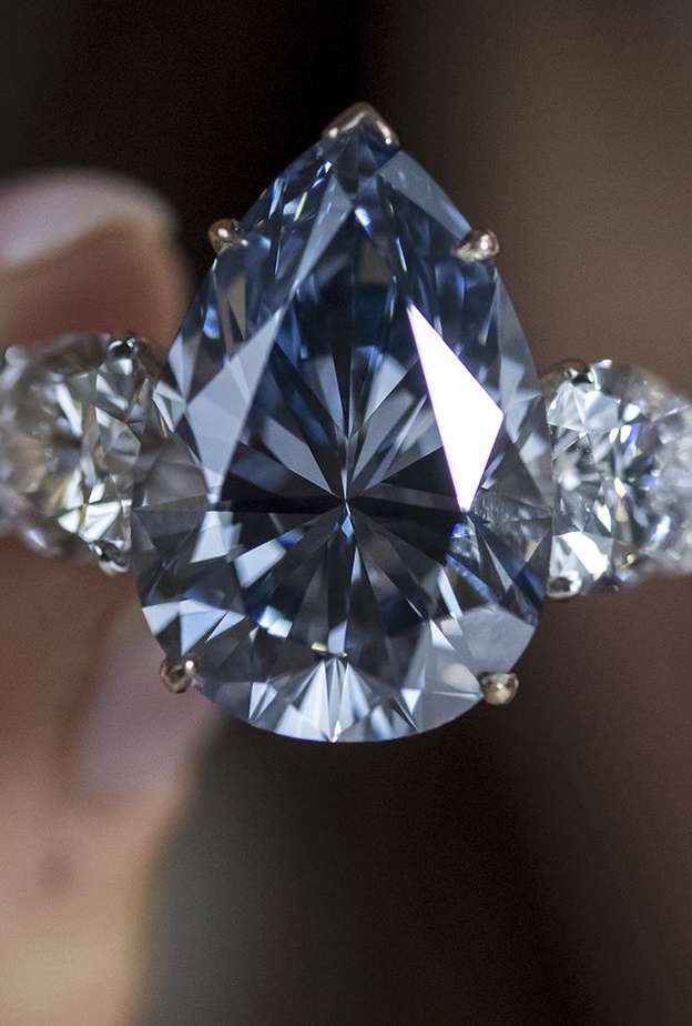 أسبوع كريستيز للفخامة يحقق 140 مليون دولار وألماسة بلو رويال نجمة الحدث