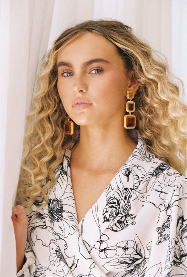 أقراط أذن مرصعة بالسترين من فالير Valére 