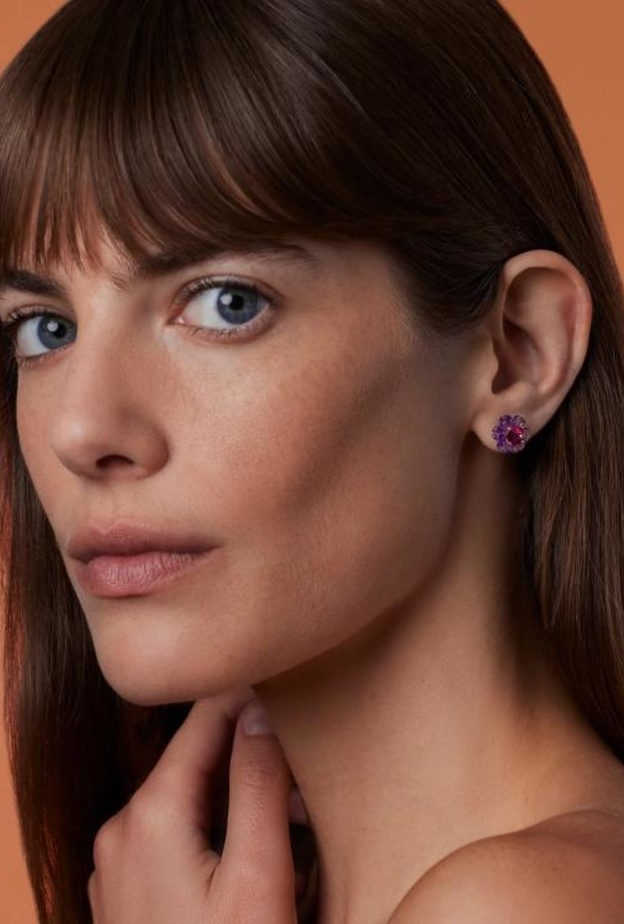 أقراط أذن ناعمة مرصعة بالجمشت من آيرين نيويرث Irene Neuwirth 