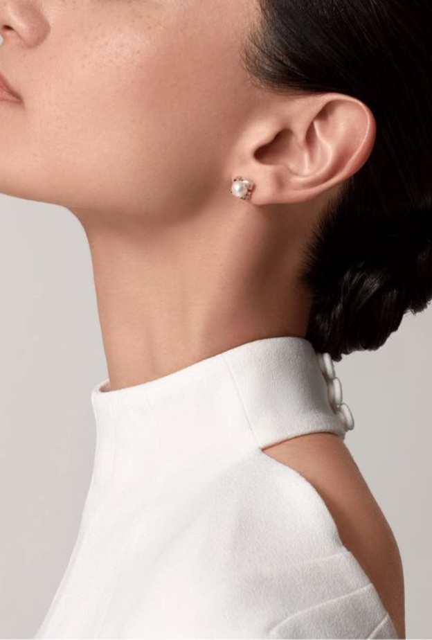 أقراط أذن ناعمة مرصعة باللؤلؤ من كارتييه Cartier