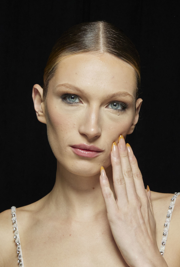 إتجاهات ألوان مناكير الفرانش الرائجة لأظافر جذابة